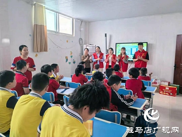 中共新蔡縣委黨校開展“牽起愛心之手，同看美麗風景”愛心助殘志愿服務活動